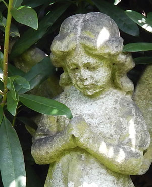 Family run Funeral Directors based in Totnes Devon for Cremation and Burial Funerals, covering Torquay, Newton Abbot, Exeter, Brixham, Paignton, South Devon and South Hams funeral directors newton abbot, funeral directors torquay, funeral directors brixham, funeral directors ashburton, funeral directors south hams, allwood funeral directors totnes